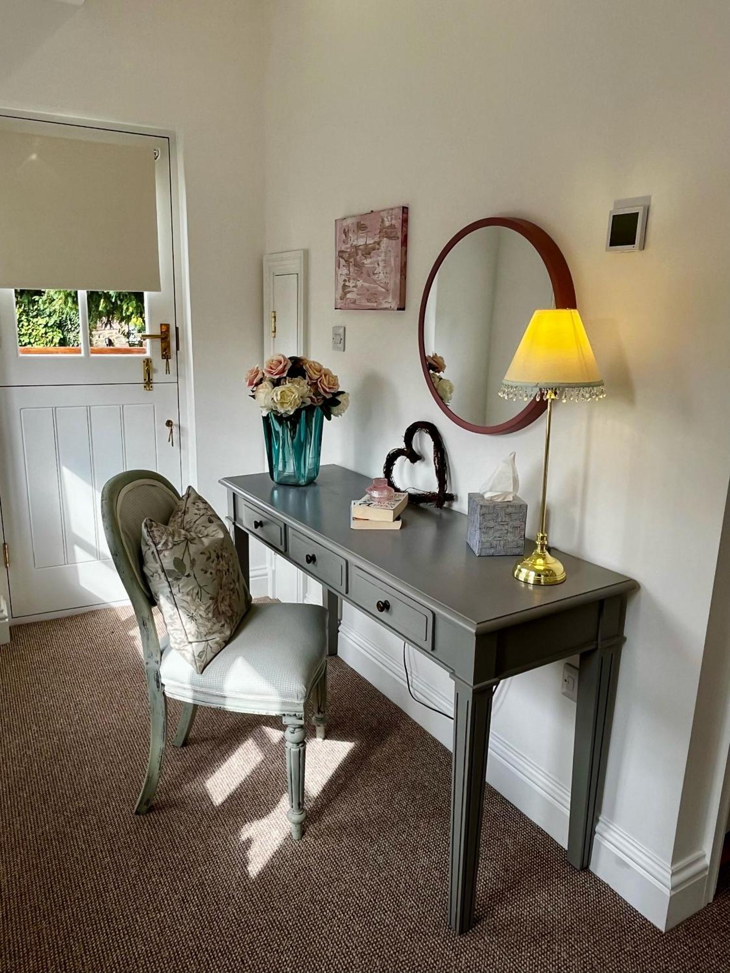 Flower Cottage By Ludlow Castle With Onsite Parking Bagian luar foto
